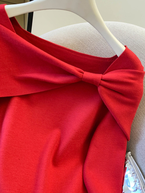 Sweet French-Style Square-Neck Slim-Fit Sweater for Women, Autumn and Winter Design, Irregular and Versatile Short Top for Outerwear