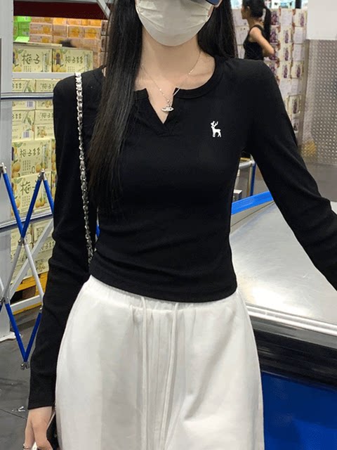 Gray Half-Open Collar Chic and Beautiful T-Shirt Base Layer for Women 2025 Autumn Embroidered Design Stylish V-Neck Slim Fit Top