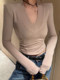 Trendy and Stylish V-Neck Fleece-Lined Brushed T-Shirt for Women, Early Autumn 2025, Sexy and Alluring, Fishbone Waist-Cinching, Slimming, Versatile Top