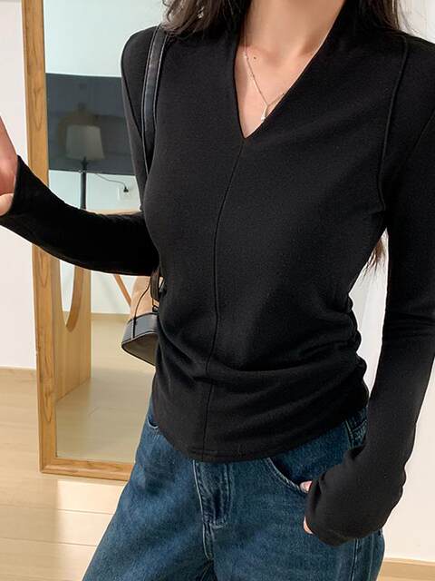 Chic and Unique V-Neck Long-Sleeved T-Shirt for Women with Exposed Collarbone, 2025 Early Spring, Pleated Design, Waist-Cinching, Curved Hem Top