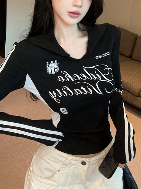 American-Style Spicy Girl Sports Style Navy Collar T-Shirt for Women, New Spring Design with Unique Slim Fit Spicy Girl V-Neck Short Top