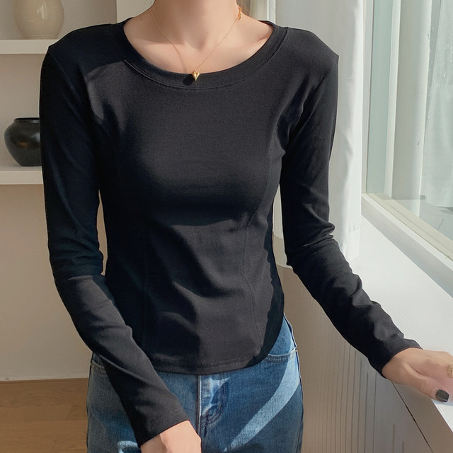 Basic White Round Neck Long-Sleeved T-Shirt for Women, New Autumn and Winter Style, Unique Curved Hem, Slim Fit, Short Top