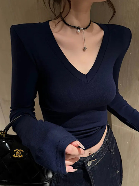 2025 Early Spring Elegant V-Neck Slim Fit Long-Sleeve T-Shirt for Women, Tight-Fitting Ruched Crop Top for Layering