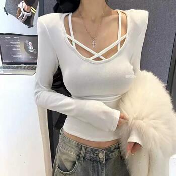 Pure Desire, Subtle Design, Cross V-Neck, Unique T-Shirt for Women, 2026 Spring, White, High-End Feel, Slim Fit, Hot Girl Short Top