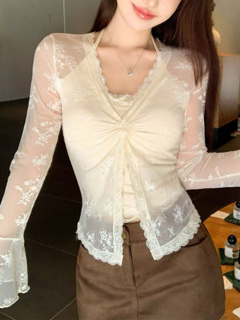 Purely Sensual Lace Fake Two-Piece Bell-Sleeve T-Shirt for Women, Spring Slim-Fit Versatile Unique High-End Stunning Top