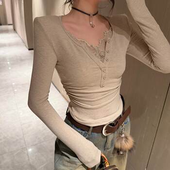 Korean-Style Design Pleated Slimming Base Shirt for Women, Autumn and Winter V-Neck Lace Splicing, Super Stylish and Unique Beautiful Top