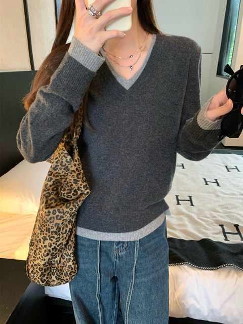 Korean Style Elegant Color-Blocked Fake Two-Piece Sweater for Women 2025 Autumn and Winter Classic V-Neck Design Knitted Long-Sleeve Top