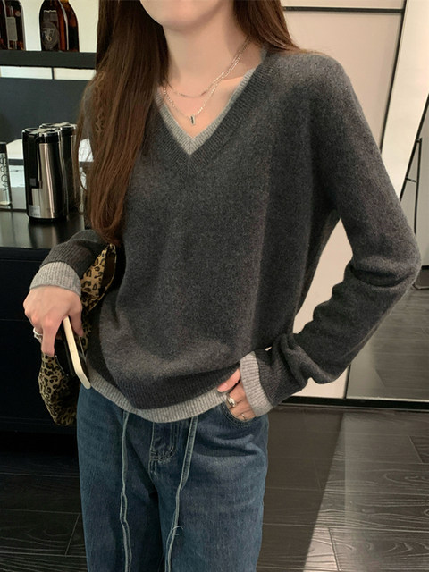 Korean Style Elegant Color-Blocked Fake Two-Piece Sweater for Women 2025 Autumn and Winter Classic V-Neck Design Knitted Long-Sleeve Top