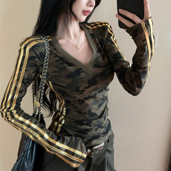 American-Style Spicy Girl Retro Camouflage High-End T-Shirt for Women, Regular Shoulder, Slim Fit, V-Neck, Striped, New Autumn Top
