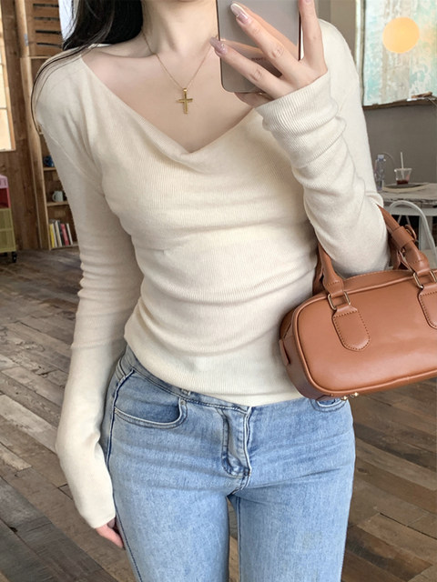 2025 Early Autumn New Style Pure and Elegant Off-Shoulder Knit Top for Women, Sweet and Age-Reducing, Trendy Top This Year