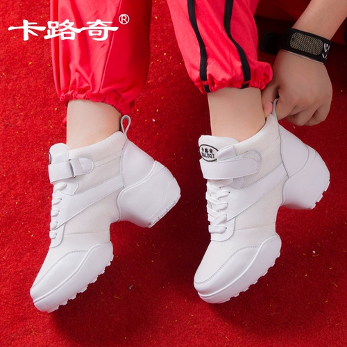 Танцующие спортивные туфли, коллекция 2021, тренд сезона, мягкая подошва