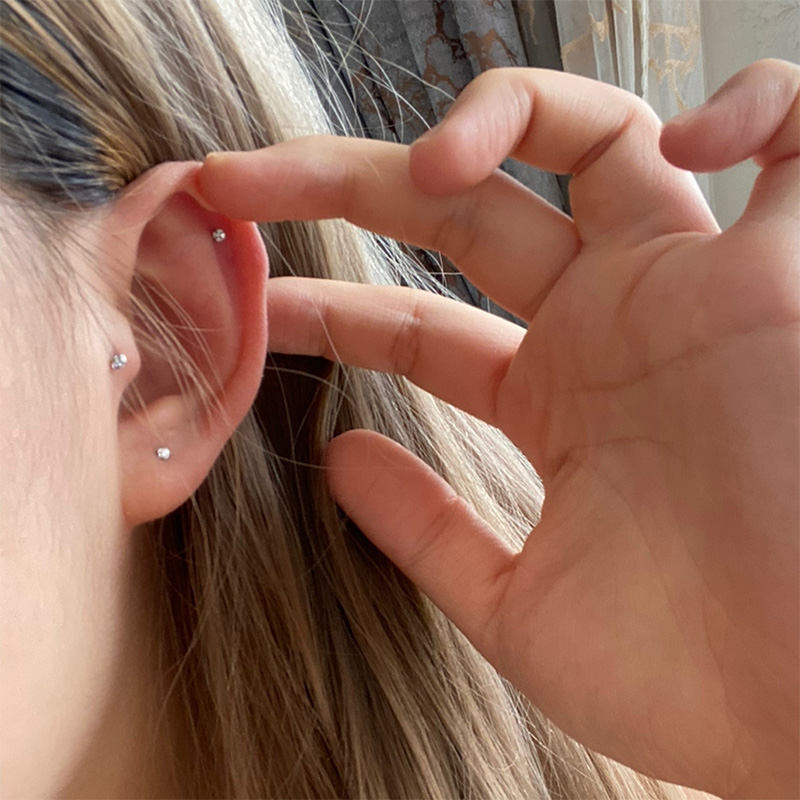 Ultra mini small ear needle zircon Japan-ROK temperament 100 hitch brief titanium steel earbone nails small raising earbuds ear accessories