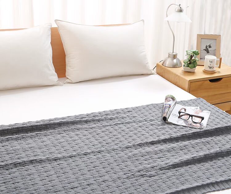 Bắc Âu văn phòng ngủ điều hòa chăn đơn giản màu rắn chăn sofa giải trí chăn 1,8 m chăn mền - Ném / Chăn chăn lông cừu xịn