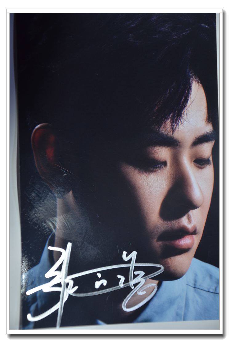 In February 2019, the new Zhang Yunlei Deyun Club autographed photo X style