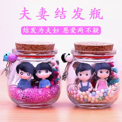 Newlyweds have a hair bottle. Couples collect souvenirs to make hair bottles for wedding gifts.