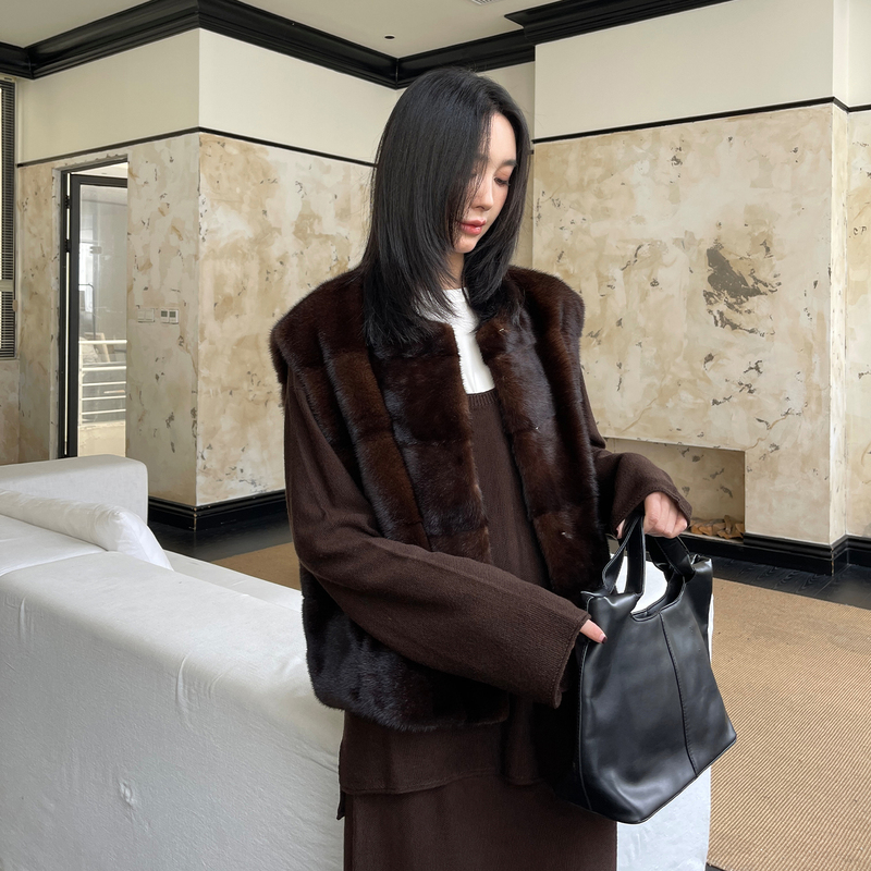 2026 Winter Mink Fur Vest Coat Full Mink Fur Horizontal Row Small Mink Fur Coat Round Neck Mid-Length Women's 2026 Winter Mink Fur Vest Coat Full Mink Fur Horizontal Row Small Mink Fur Coat Round Neck Mid-Length Women's