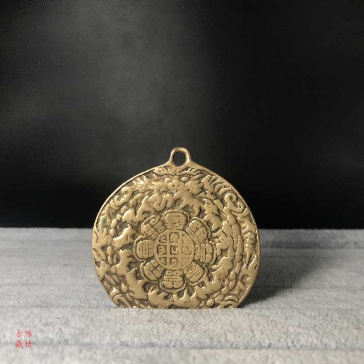 Tibetan pig nose Jiugong Bagua brand mold is clear and worn in place, and can be used as a bag hanging car hanging waist hanging