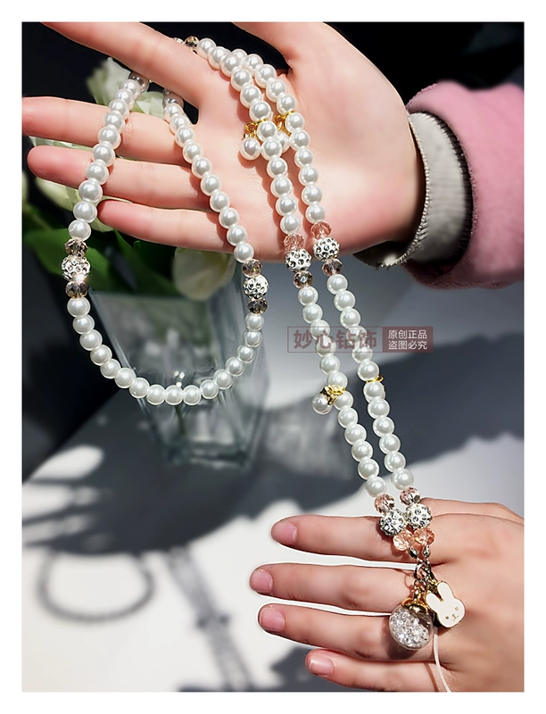 Rhinestone ngọc trai điện thoại di động dây buộc ngắn U đĩa máy ảnh dây tinh thể điện thoại di động treo chuỗi treo cổ tay treo dây thừng nữ - Phụ kiện điện thoại di động