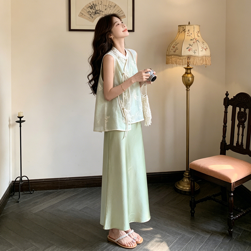 Light Green New Chinese-Style Embroidered Vest and Suspender Dress Set for Women, Summer New Style with a Cool and Elegant Vibe, Two-Piece Set Light Green New Chinese-Style Embroidered Vest and Suspender Dress Set for Women, Summer New Style with a Cool and Elegant Vibe, Two-Piece Set