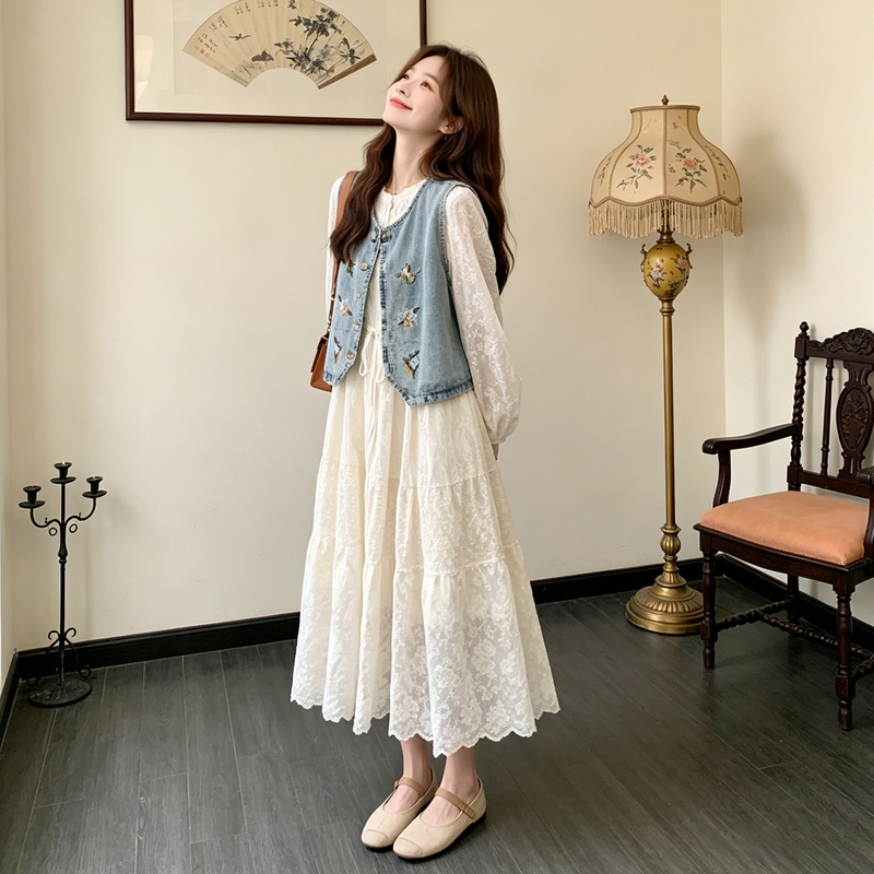 Retro Embroidered Denim Vest and Lace Dress Set for Women, New Spring and Autumn Style, High-End Loose-Fitting Elegant Two-Piece Set Retro Embroidered Denim Vest and Lace Dress Set for Women, New Spring and Autumn Style, High-End Loose-Fitting Elegant Two-Piece Set