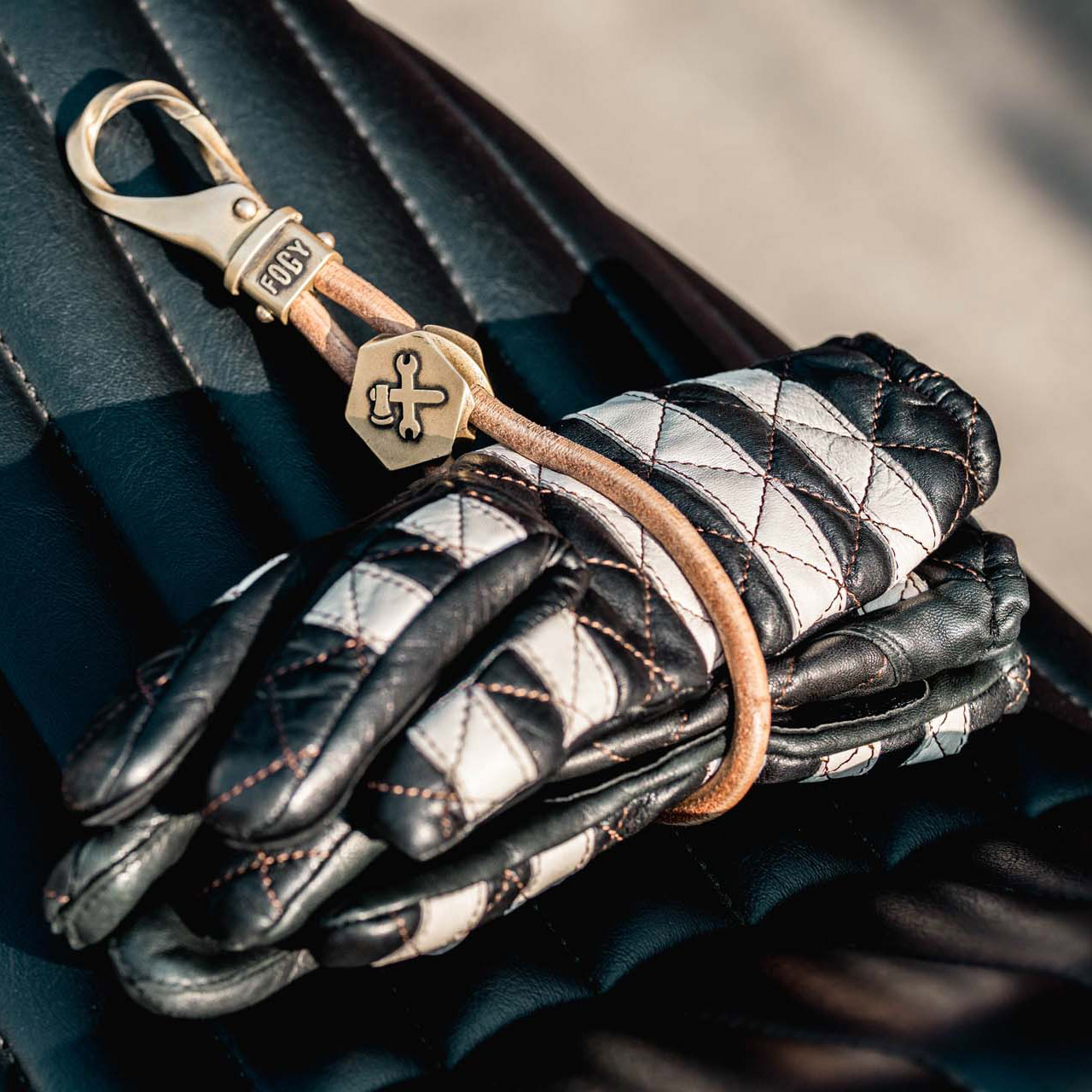 FOGY exclusive original vintage glove clip Cowhide rope Brass knight Indian Motorcycle tour glove storage strap