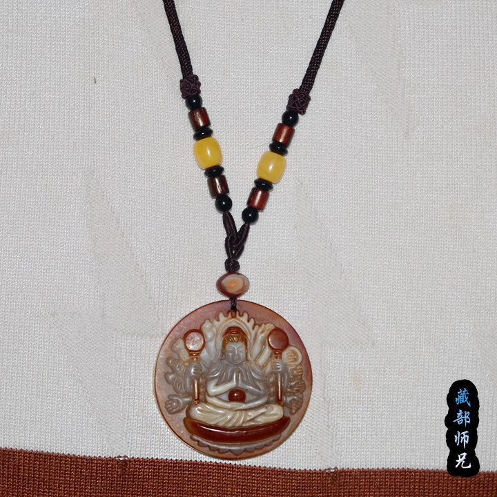 The Buddha - Bao - Bao - Gong Yu - Yu - a - knit necklace hangs in the sky