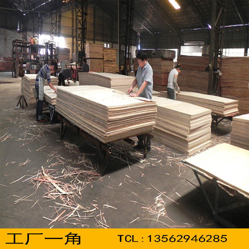 Multilayer poplar glued packing plate 2 percent to 4 centipex panel peach core water curl willow eucalyptus core phase book profiled plate