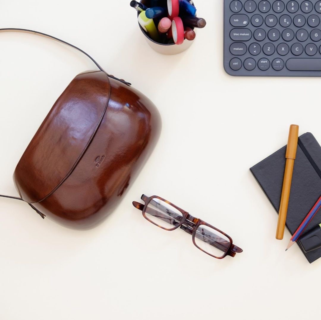 Spot Italy manually made IL Bussetto smart city bag leather horseshoe skinned across packets