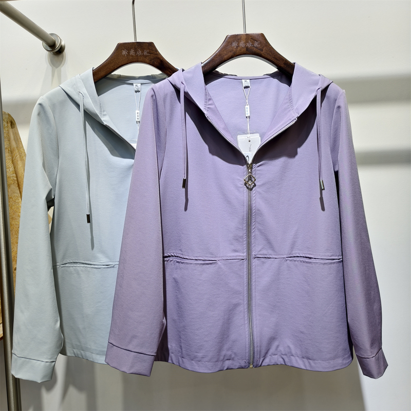 Selena's 2026 Autumn New Fashion Casual Hooded Single-Layer Windbreaker Jacket for Middle-Aged and Elderly Women 26812 Selena's 2026 Autumn New Fashion Casual Hooded Single-Layer Windbreaker Jacket for Middle-Aged and Elderly Women 26812