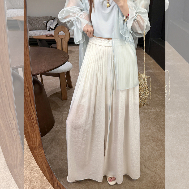 Zhang Seshi 26 Summer Collection: Versatile and Elegant Beige Wide-Leg Pants with a Bold Striped Design
