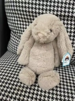 Бежевый кролик