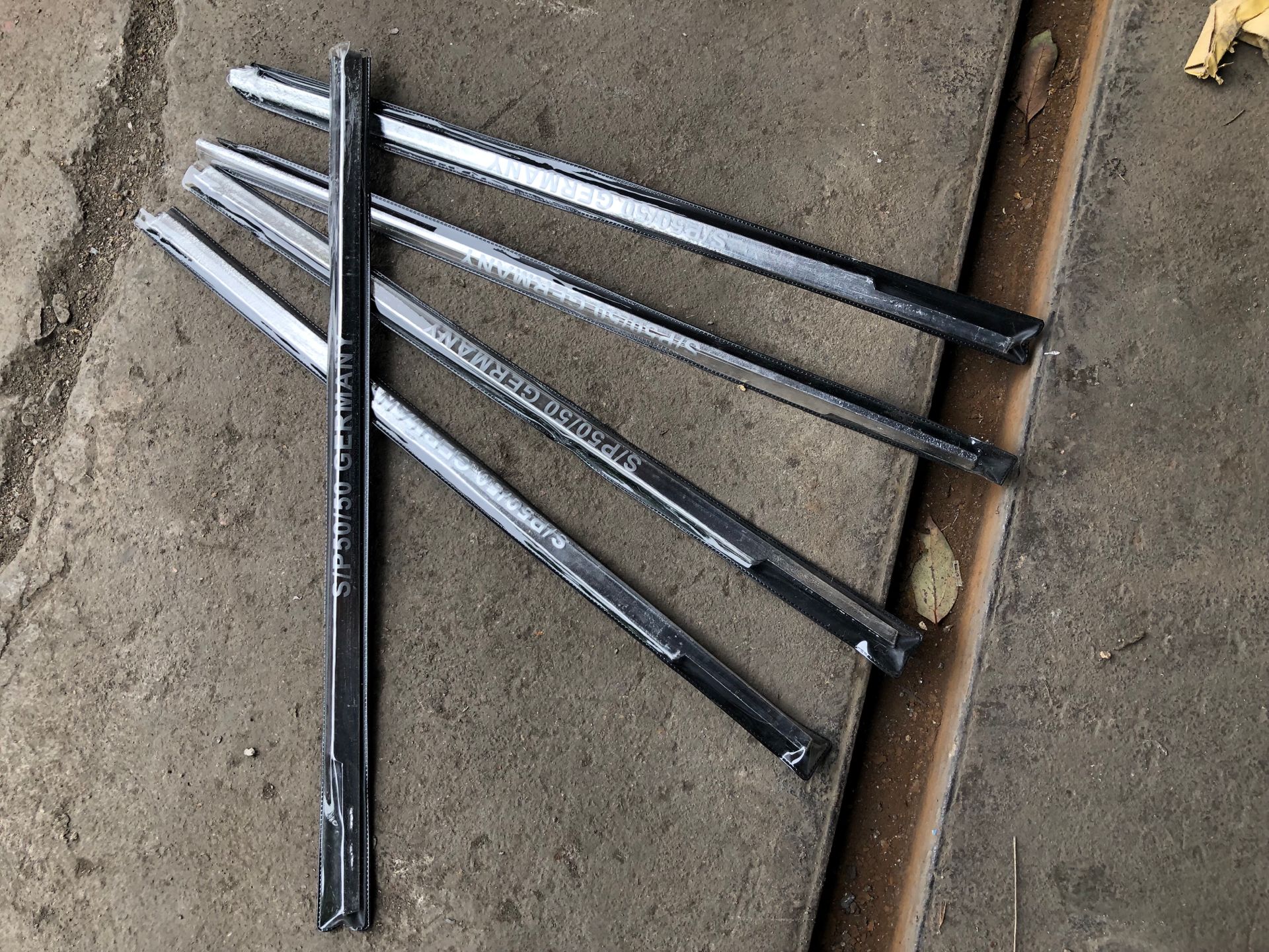 Triangle solder bar Germany Triangle tin bar Tin bar GERMANY tin ingot solder 250g Foreign trade customization
