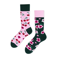 Вишня и цветок