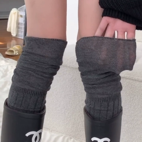 Кто знает, коленные носки и ботинки действительно красивы!Черно -серое высокое сочетание цвета, ленивые, повседневные тонкие кости