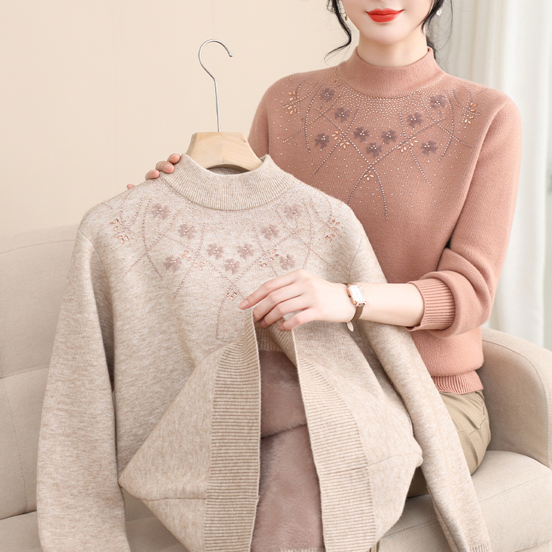 Fat Mom's New Winter Clothing, Fleece-Lined and Thickened Sweater, Large Size Base Shirt, Warm Inner Wear for Middle-Aged and Elderly Women