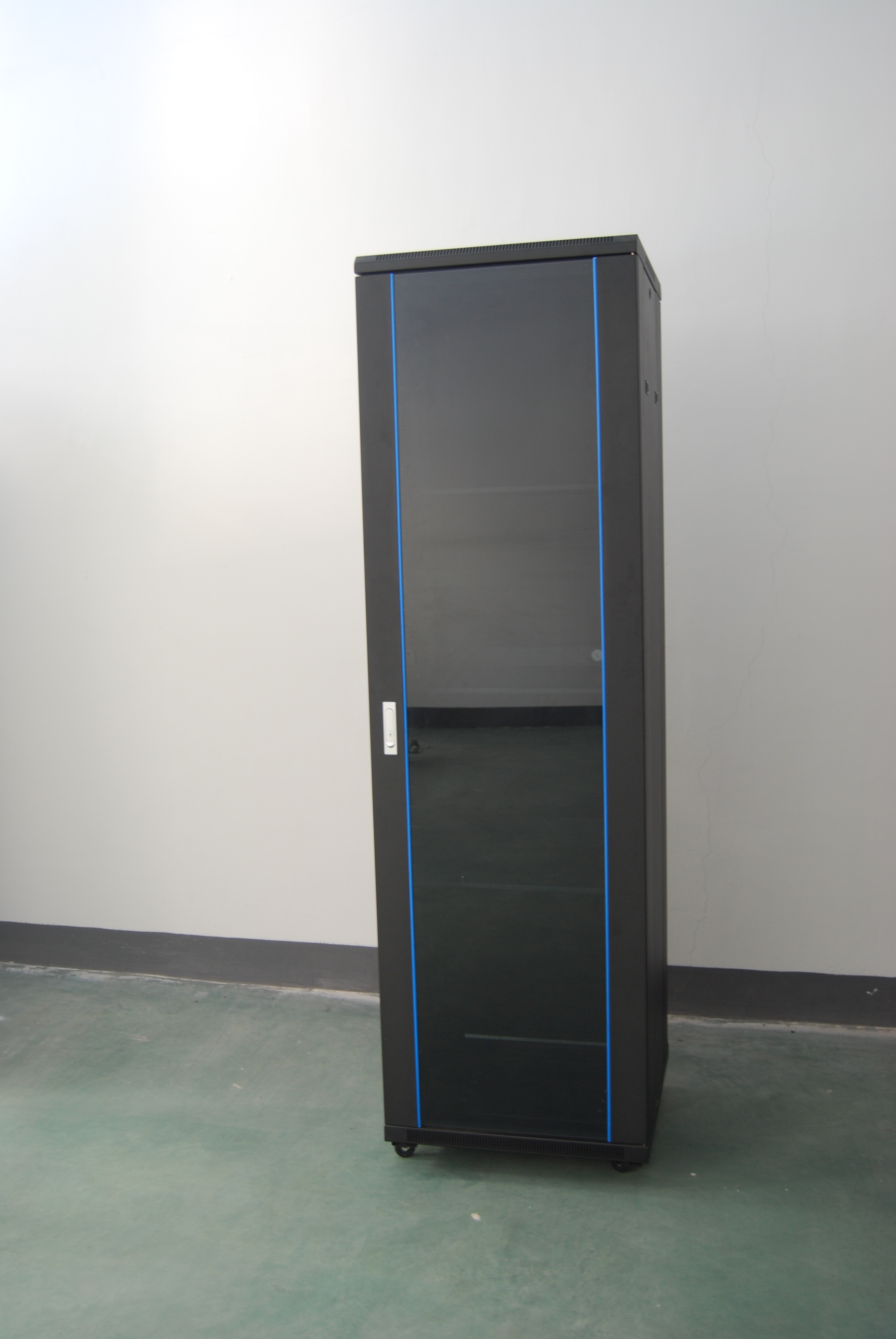 18U22U Internet enclosure 37U42U server cabinet 19 inch standard enclosure 2 m 600800 1000