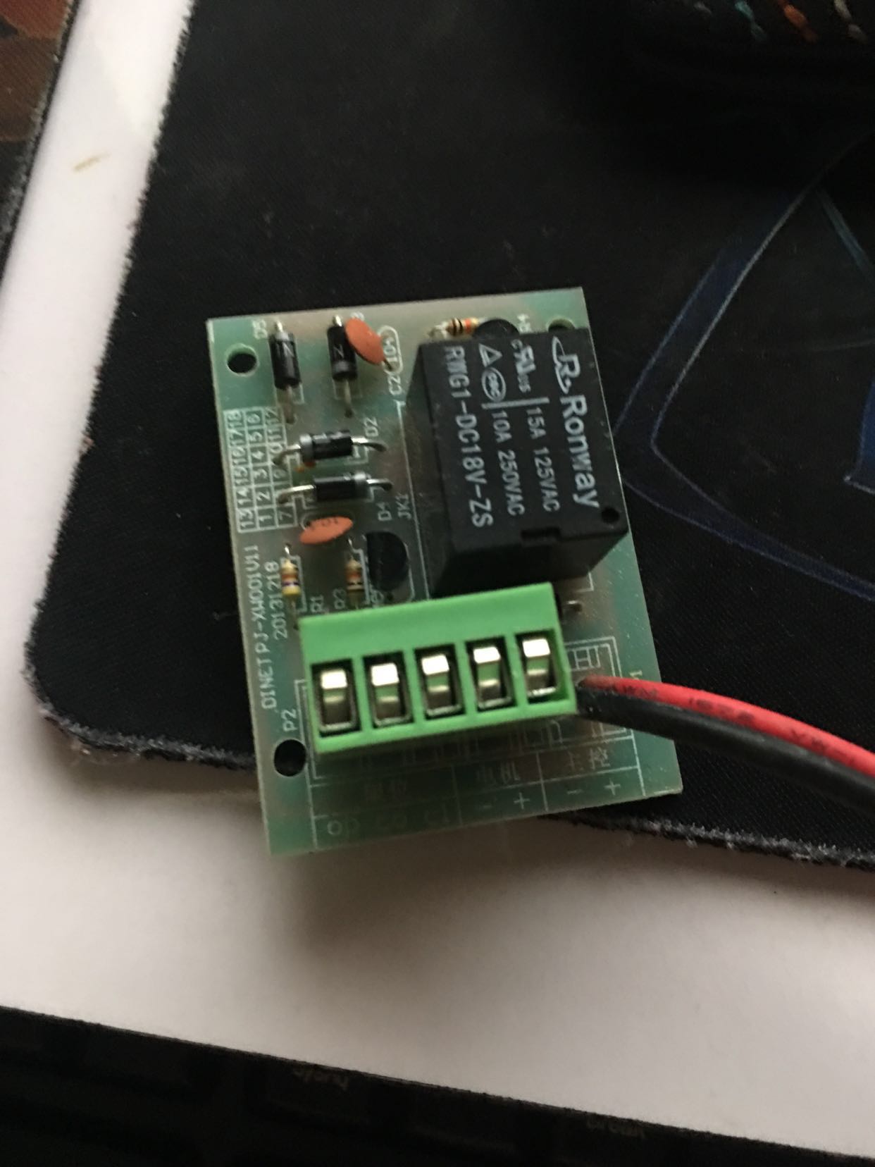 Figure 8 opening flat door limit plate