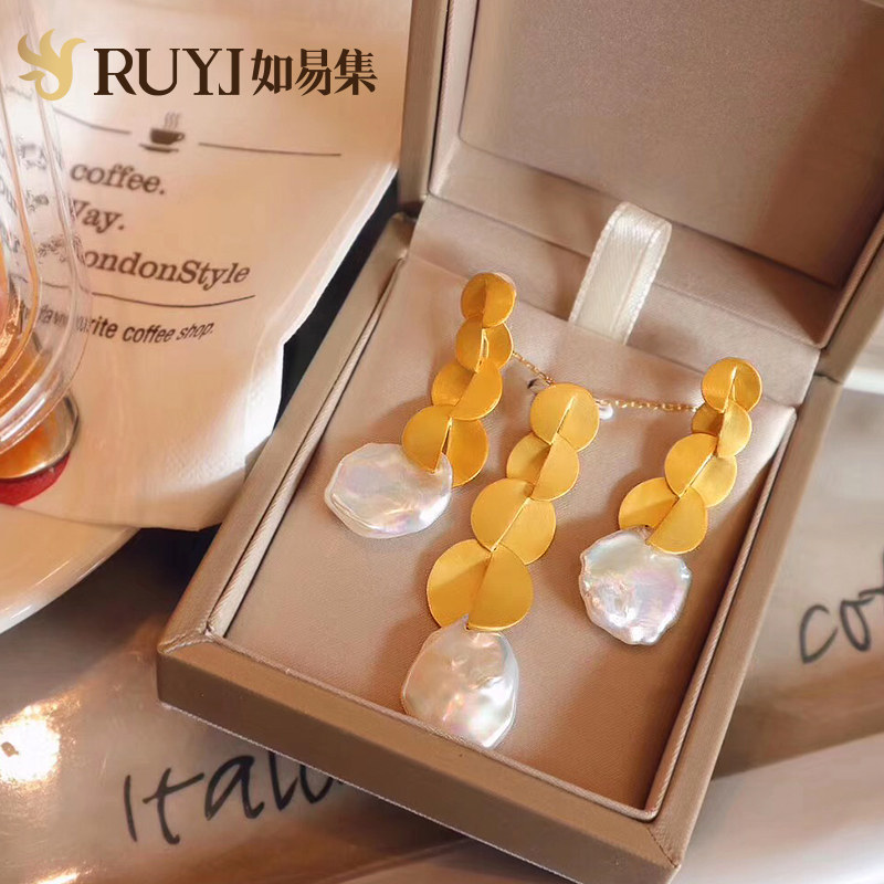 Baroque Earrings Retro European and American Palace Palace Wind Ear Pendant Female Temperament Long Version of Profiled Natural Pearl Personality Silver Earrings