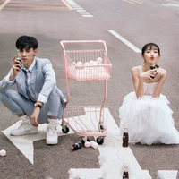 Большие розовые корзины для торговых покупок - это не бесплатная доставка