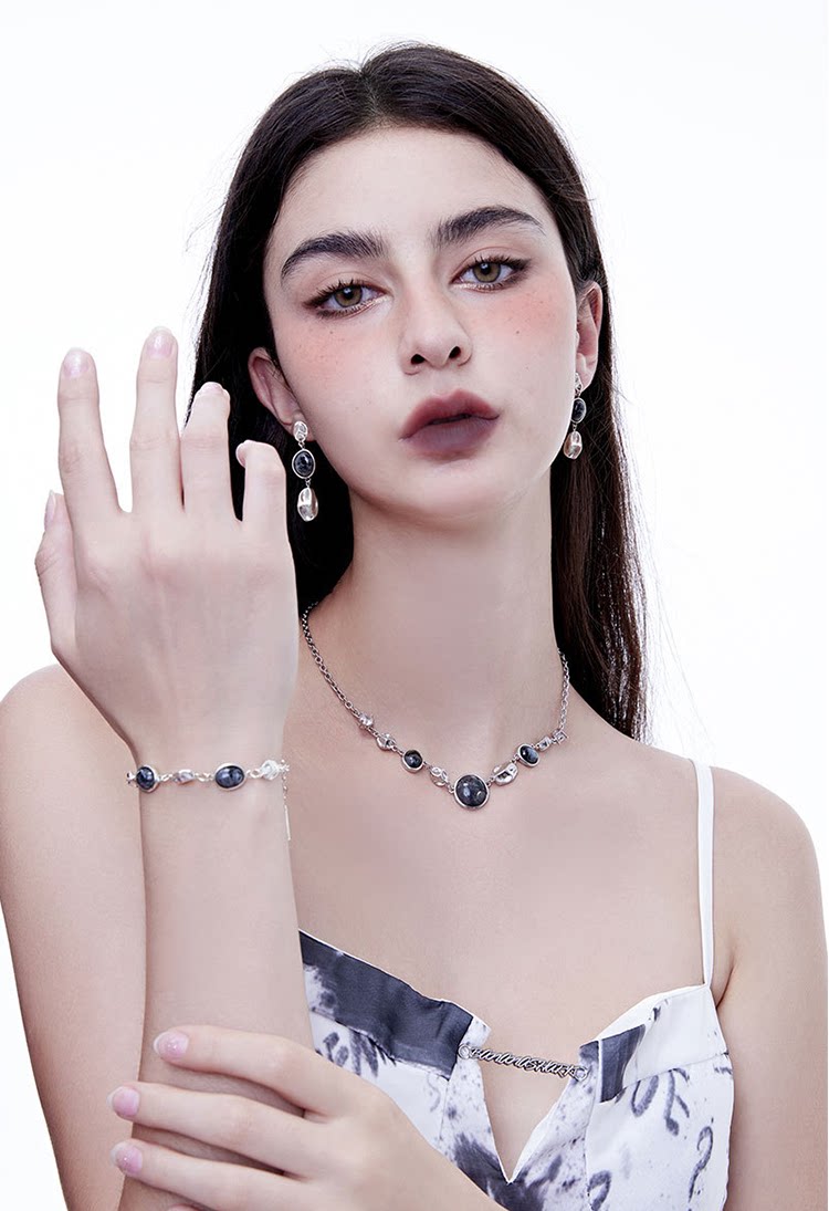 товар из китая 南风歌《我们自成宇宙》不规则项链s925黑玛瑙锁骨链纯银小众礼物 Wind song