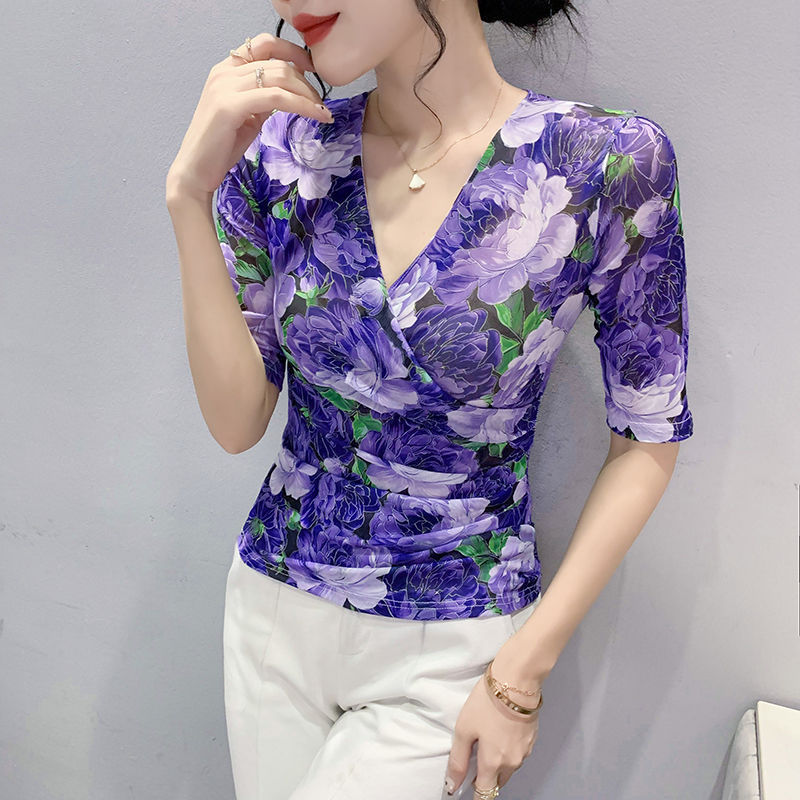 Fashionable Printed V-Neck T-Shirt for Women with Mid-Sleeve Design, Stylish Cross-Over Top, Slim Fit, Versatile, Sexy Mesh Base Shirt Fashionable Printed V-Neck T-Shirt for Women with Mid-Sleeve Design, Stylish Cross-Over Top, Slim Fit, Versatile, Sexy Mesh Base Shirt