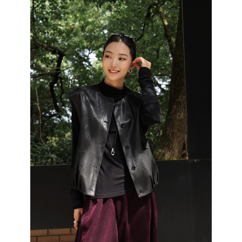 Zhou Zhou Black Vintage Leather Jacket Vest 2026 Autumn New Style Elegant Loose Round Neck Sleeveless Coat for Women Zhou Zhou Black Vintage Leather Jacket Vest 2026 Autumn New Style Elegant Loose Round Neck Sleeveless Coat for Women