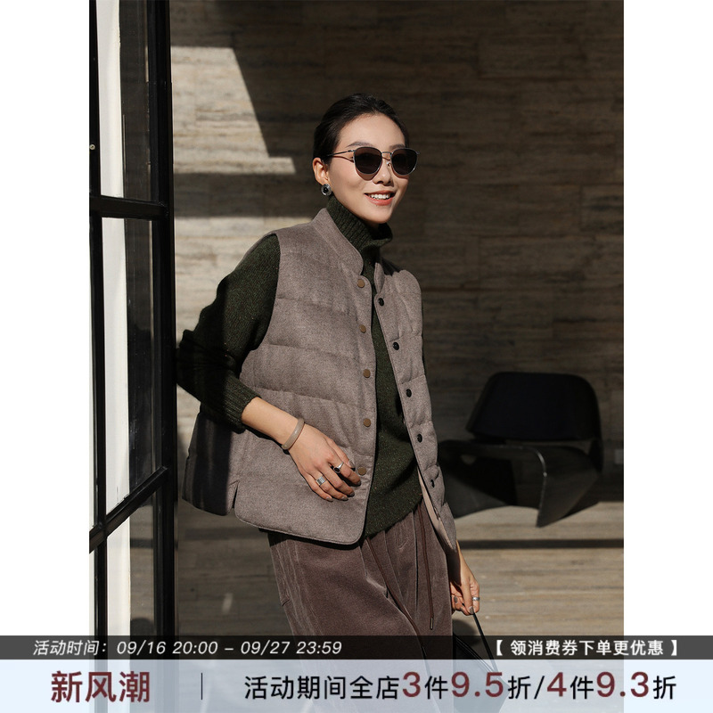 Zhouzhu White Goose down Small Stand-Up Collar Vest, New Winter Model, Lightweight and Warm, Layered Wear, Single-Breasted Sleeveless down Jacket for Women Zhouzhu White Goose down Small Stand-Up Collar Vest, New Winter Model, Lightweight and Warm, Layered Wear, Single-Breasted Sleeveless down Jacket for Women