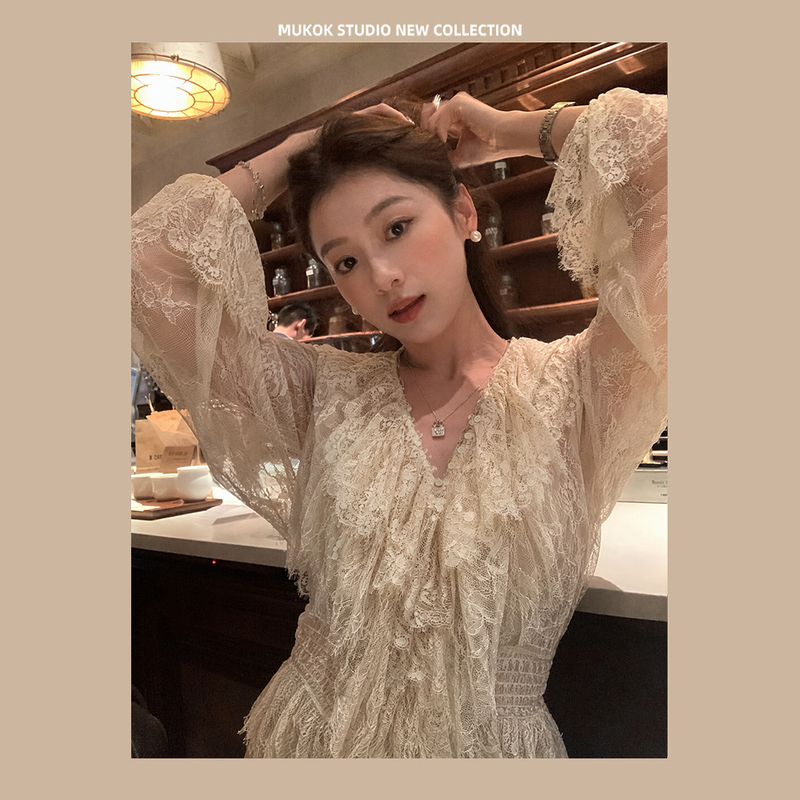 Mukok Show-Style Multi-Layered Lace Ruffled Blouse for Women, New Autumn Design with a V-Neck Top