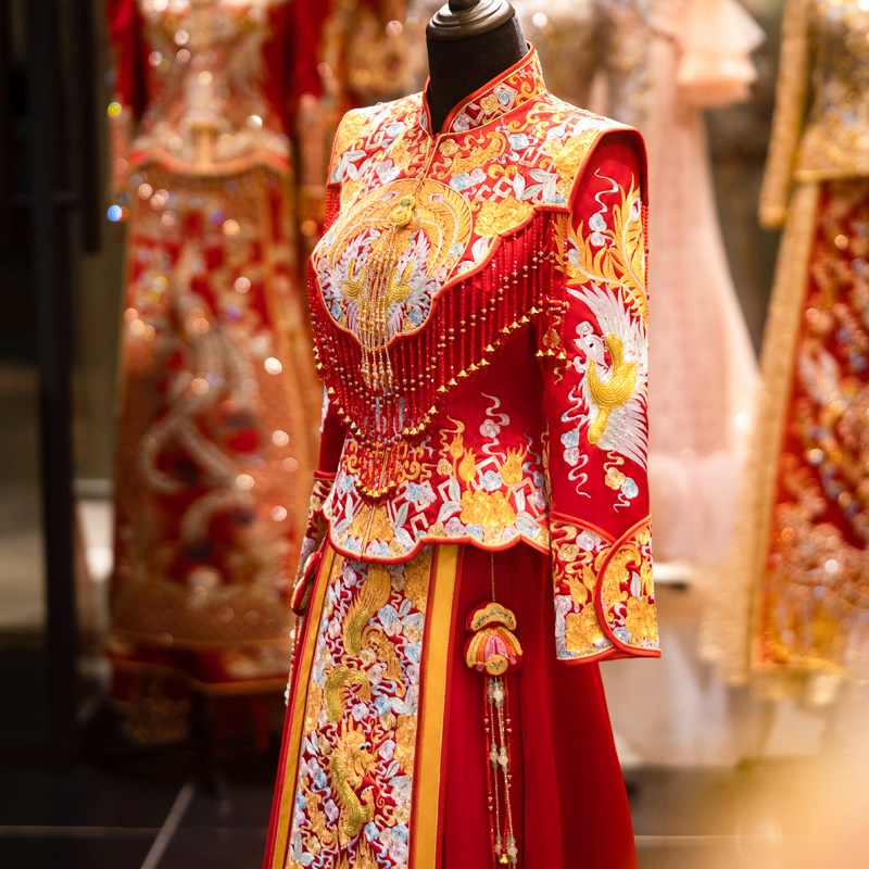 2025 new dragon and phoenix gown with gold brocade embroidery, a traditional chinese xiuhe dress. should 2025 new dragon and phoenix gown with gold brocade embroidery, a traditional chinese xiuhe dress. should