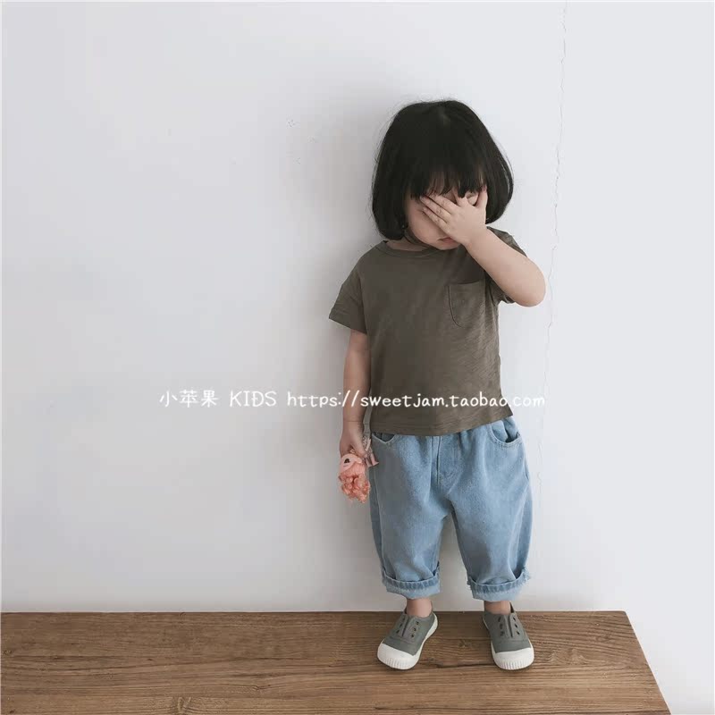 Táo nhỏ 19 mùa hè phiên bản Hàn Quốc của bé trai và bé gái tông màu lỏng quần jean trẻ em retro quần jeans chín điểm - Quần jean quần jean denim trẻ em
