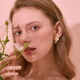 Серьги, изогнутые искусственные клипсы из жемчуга с цирконом, стиль, серебро 925 пробы, золото 14 карат, в цветочек