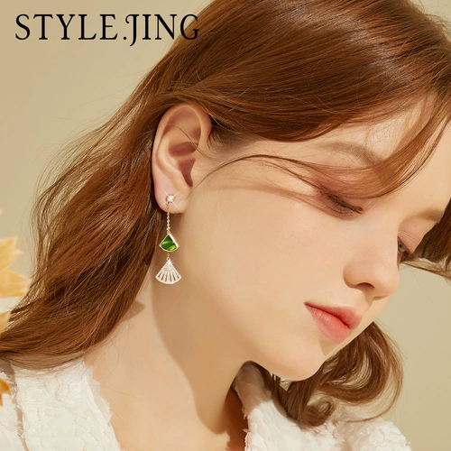 Серьги, зеленые длинные клипсы с кисточками, серебро 925 пробы, изысканный стиль