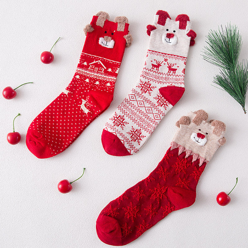 Buy 5 pairs of 2018 new cotton big red women's socks three-dimensional Christmas elk small ears cartoon