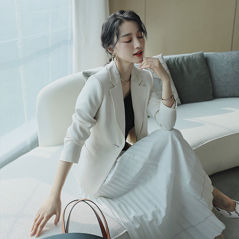 Ngắn cơ thể vừa vặn eo phù hợp với thiết kế nữ cảm giác nhỏ quần áo chuyên nghiệp Hàn Quốc phiên bản của bộ đồng phục áo khoác thời trang áo khoác khí nhỏ